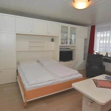 Apartman 5-12, Leuchtturm