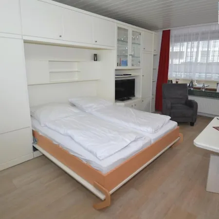 Apartman 5-12, Leuchtturm *